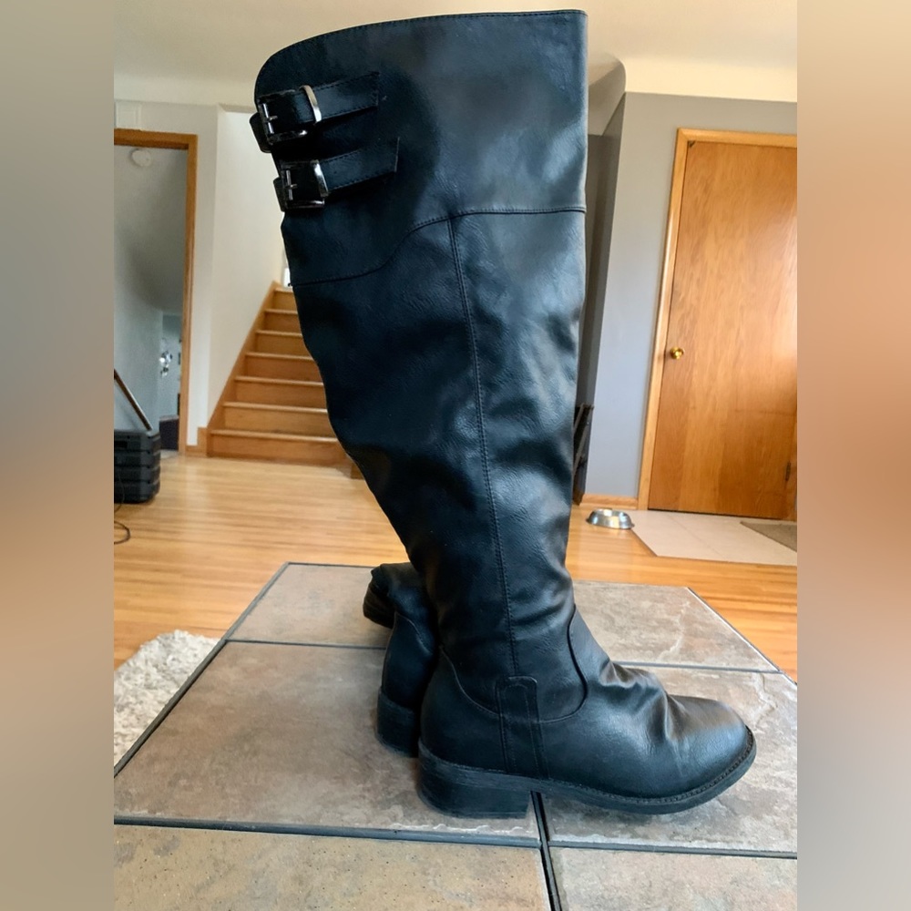 Women’s DREAM PAIRS black over the knee boots (wide calf) Size: 7.